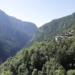 Lieu Secret Dans Les Alpes Suisses Chalet