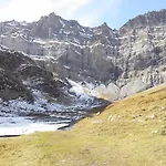 Lieu Secret Dans Les Alpes Suisses Chalet *