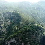 Lieu Secret Dans Les Alpes Suisses Chalet Le Tretien