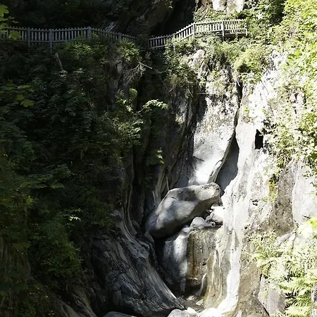 Lieu Secret Dans Les Alpes Suisses Chalet *