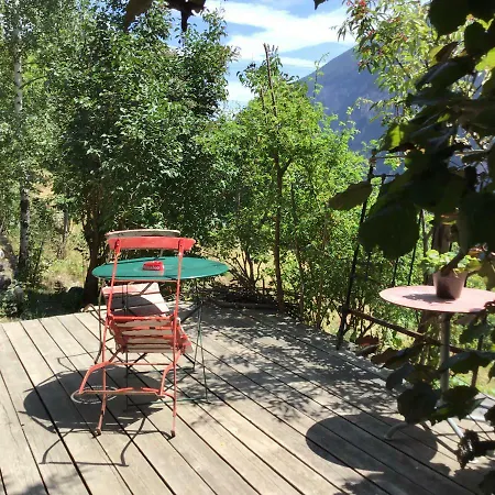 Chalet Lieu Secret Dans Les Alpes Suisses Le Tretien